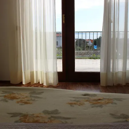Feriehus Holiday House Kristy Vir